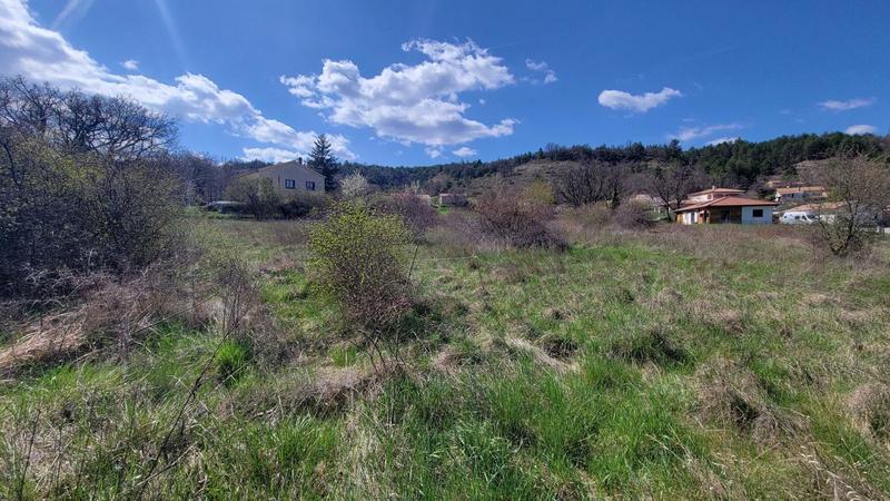 Terrain constructible - 3 825 m²