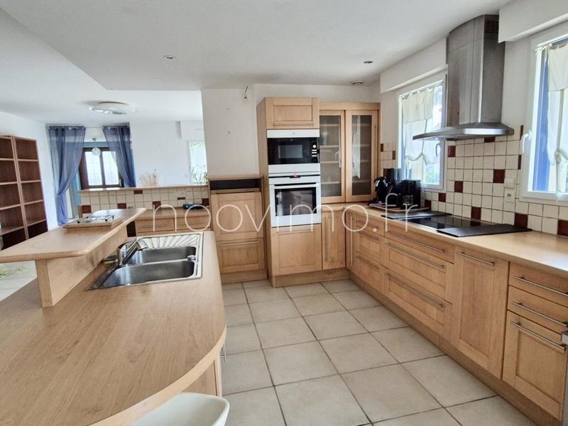 Maison - 288 m² - 8 pièces