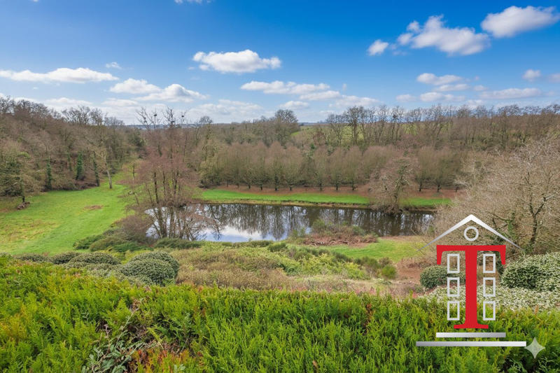 Maison traditionnelle - 230 m² - 9 pièces