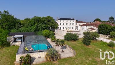 Maison - 940 m² - 23 pièces