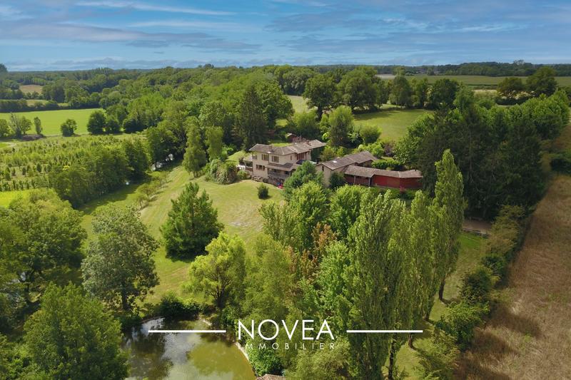 Maison - 220 m² - 9 pièces