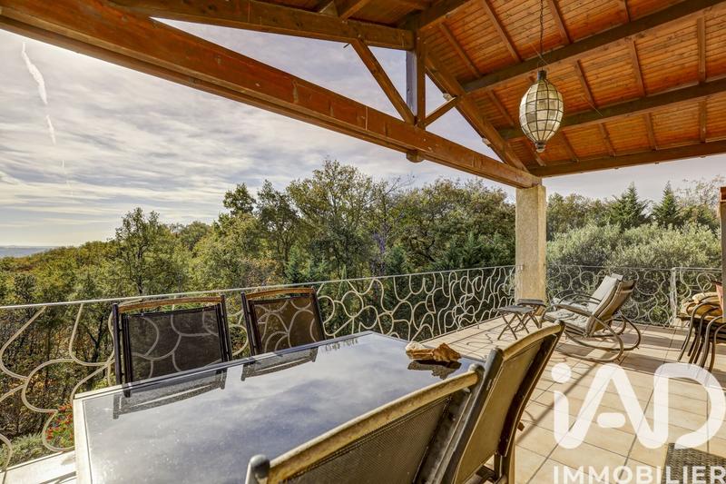 Maison - 185 m² - 7 pièces