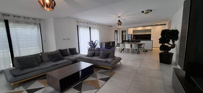 Maison contemporaine - 172 m² - 7 pièces