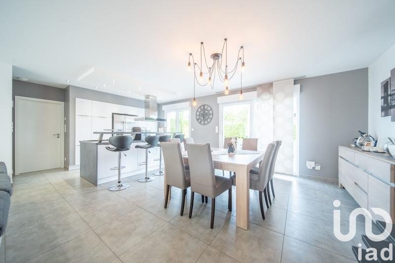 Maison - 121 m² - 5 pièces