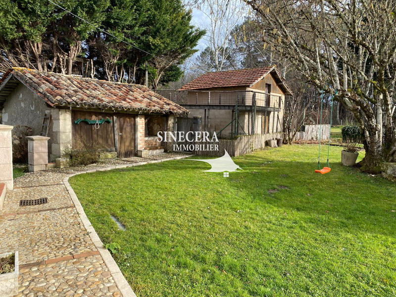 Maison - 227 m² - 9 pièces