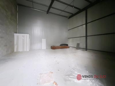 Entrepôt - 105 m²