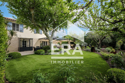 Maison - 240 m² - 9 pièces