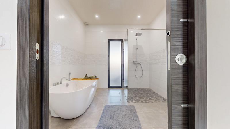 Maison contemporaine - 280 m² - 6 pièces