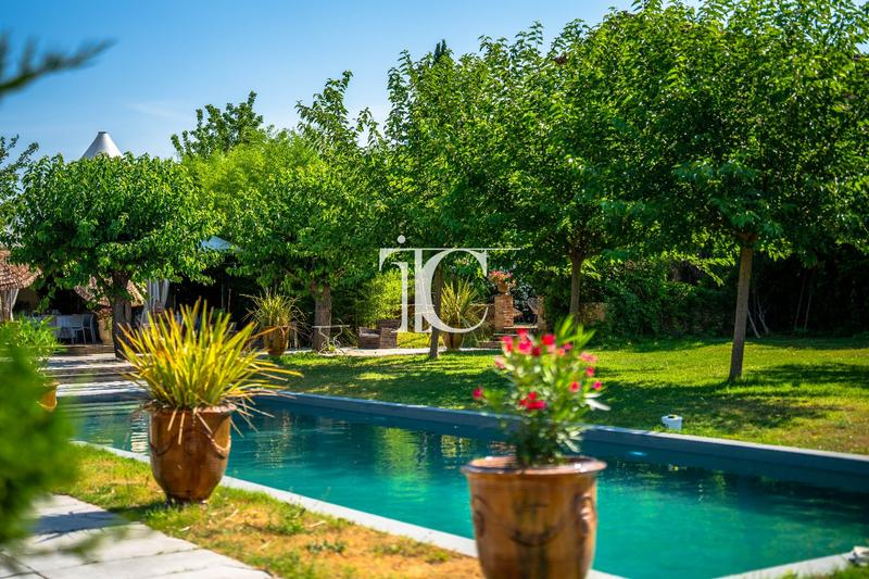 Mas - 466 m² - 13 pièces