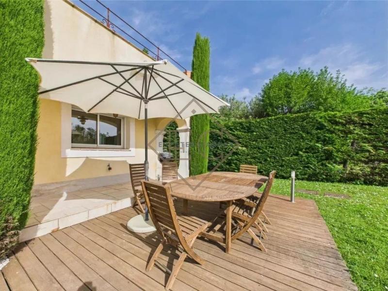 Villa - 250 m² - 7 pièces