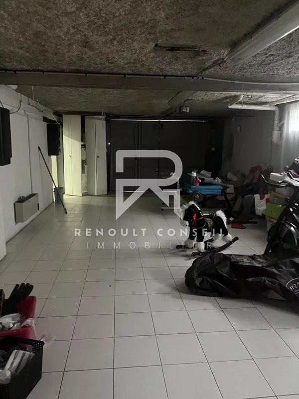 Maison - 240 m² - 9 pièces