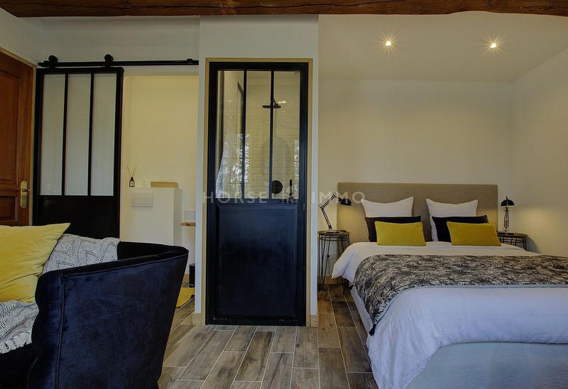 Maison - 900 m² - 25 pièces