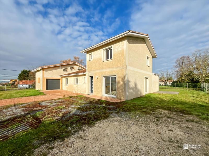 Maison - 180 m² - 7 pièces