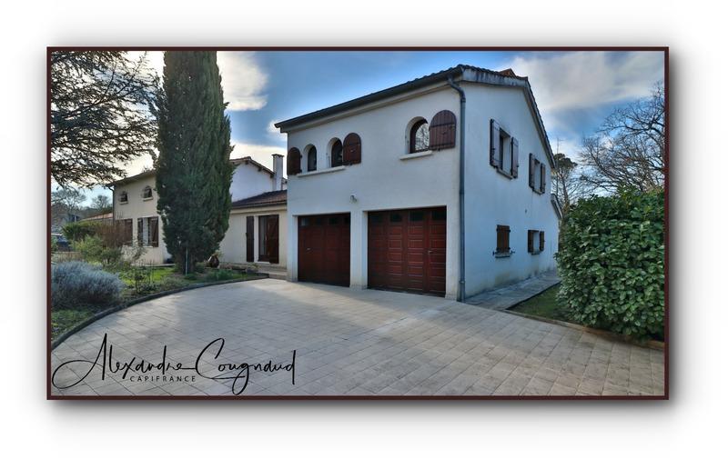 Villa - 208 m² - 8 pièces