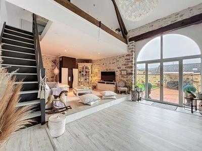 Maison - 285 m² - 8 pièces