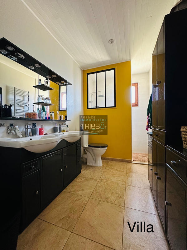 Maison - 228 m² - 10 pièces