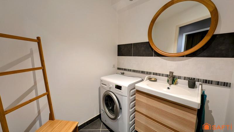 Maison - 218 m² - 9 pièces