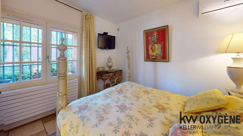 Propriété - 980 m²