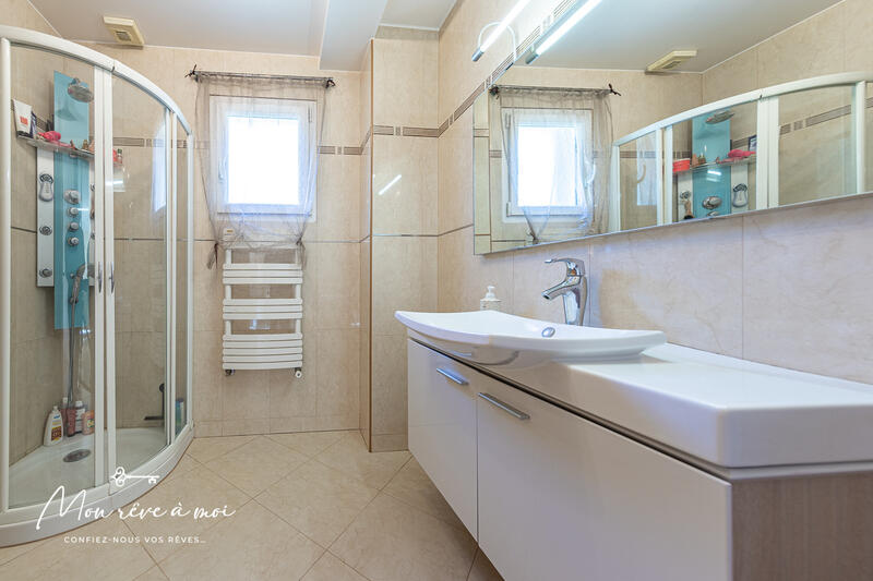 Maison - 170 m² - 6 pièces