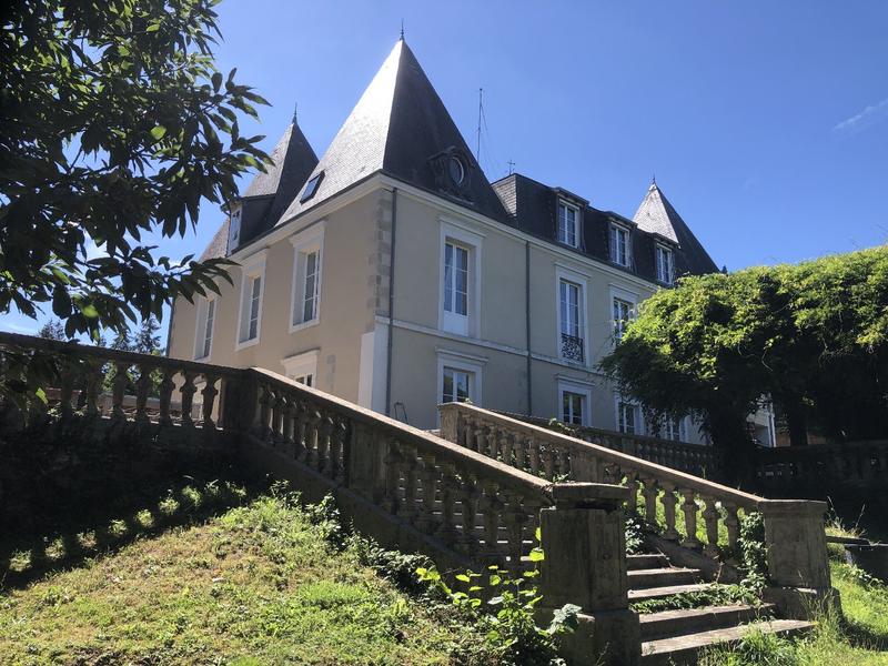 Château - 750 m² - 10 pièces