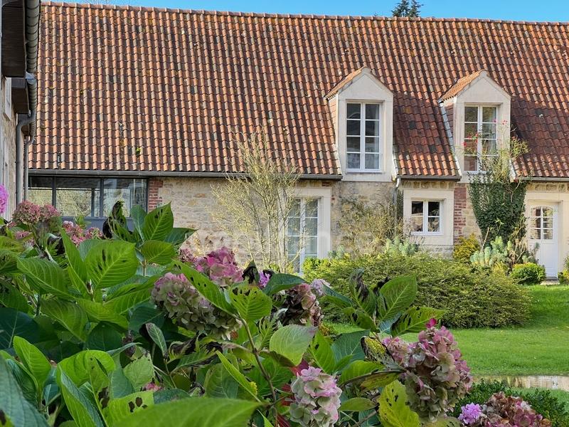 Propriété - 669 m² - 9 pièces