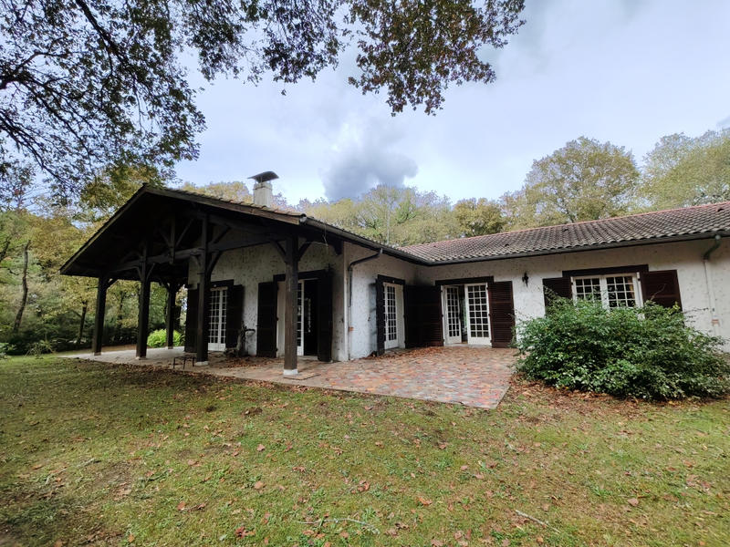 Maison - 258 m² - 8 pièces