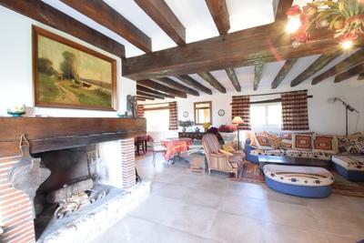 Propriété - 187 m² - 8 pièces