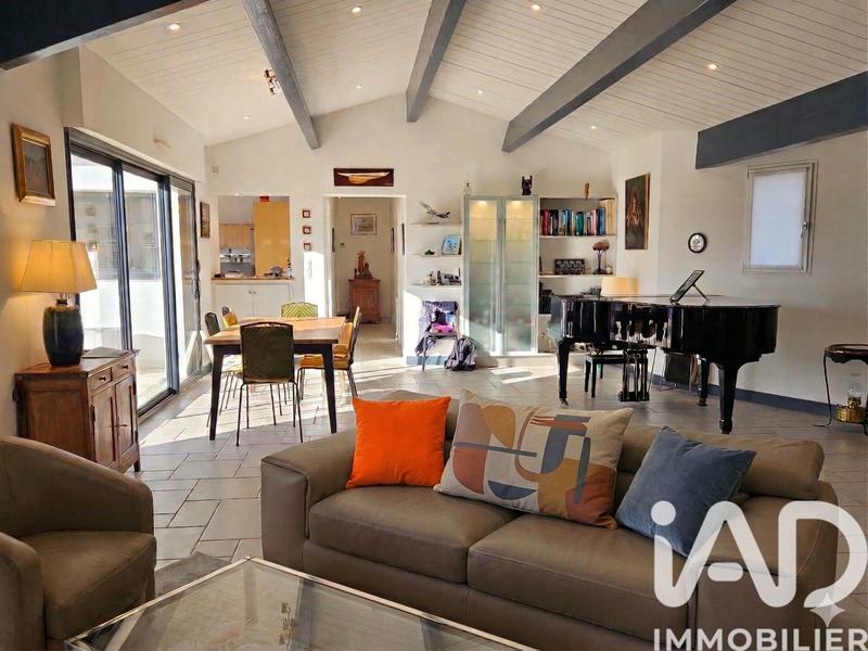 Maison - 219 m² - 6 pièces