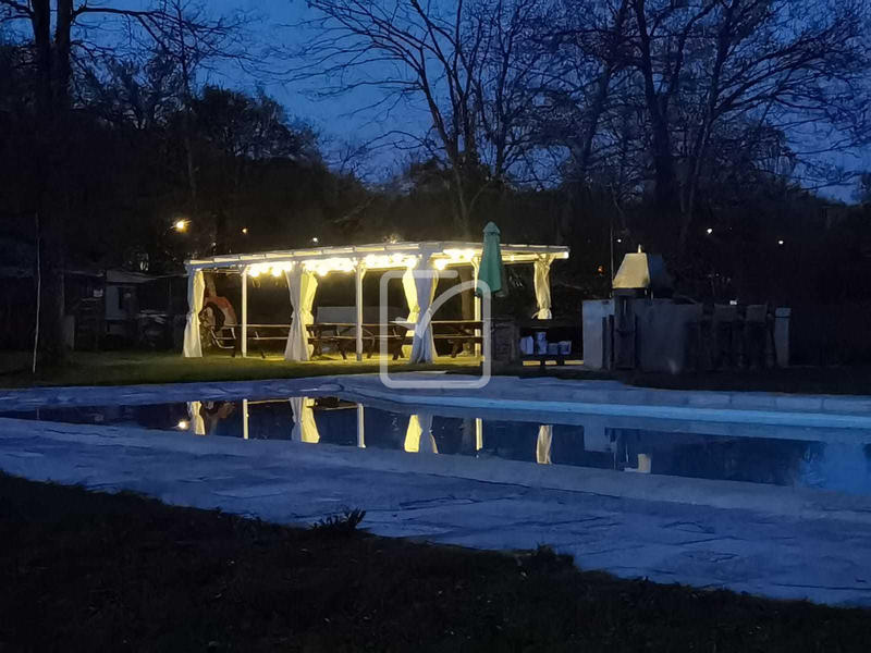 Maison - 299 m² - 15 pièces