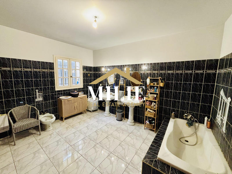 Villa - 350 m² - 10 pièces