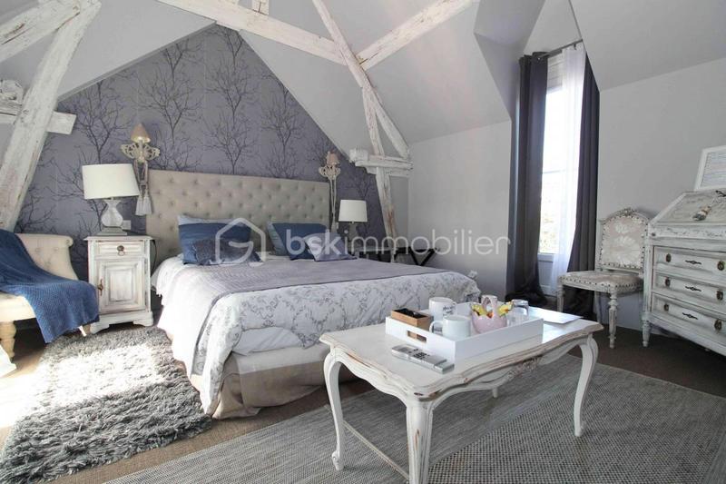 Propriété - 1 100 m² - 18 pièces