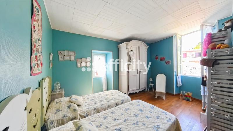 Maison - 250 m² - 8 pièces