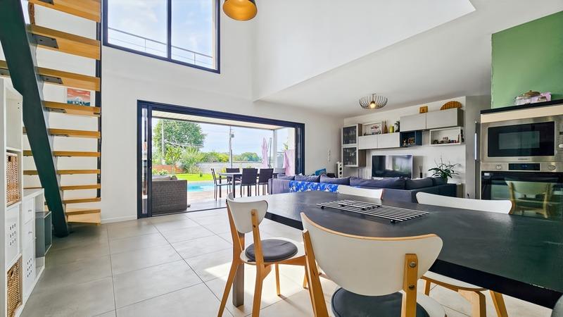 Maison - 161 m² - 6 pièces