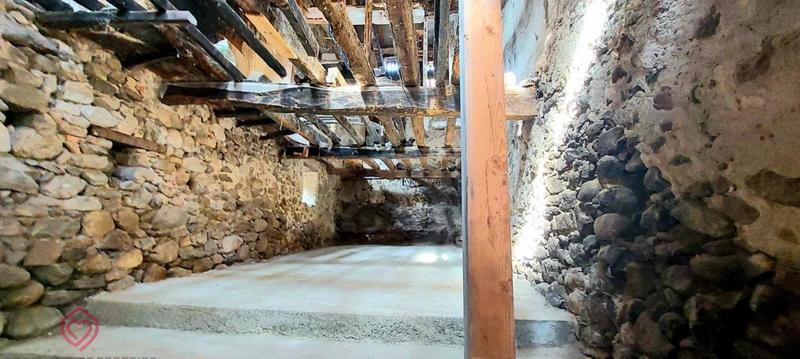 Maison de village - 130 m² - 1 pièce