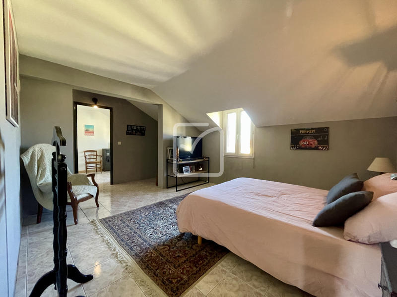 Maison - 281 m² - 9 pièces