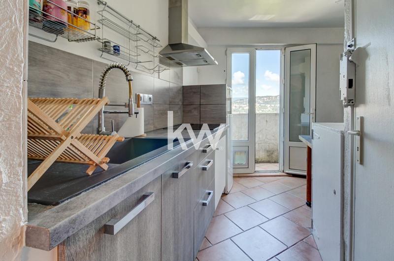 Maison traditionnelle - 217 m² - 9 pièces