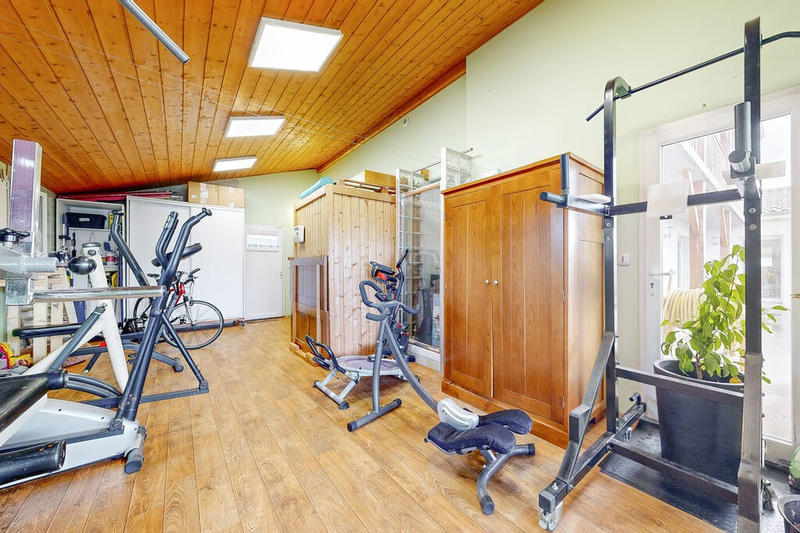 Maison - 222 m² - 8 pièces