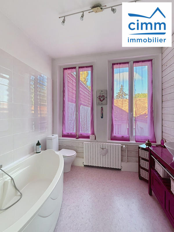 Maison traditionnelle - 159 m² - 4 pièces