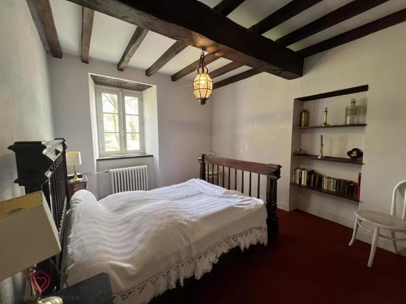 Propriété - 227 m² - 7 pièces