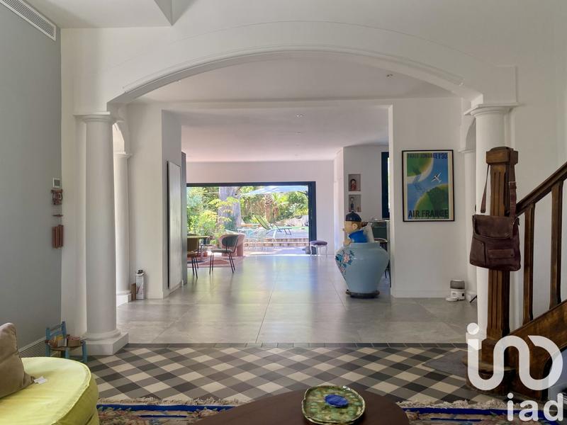 Maison - 240 m² - 8 pièces