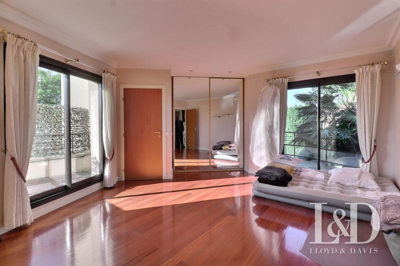 Maison - 482 m² - 10 pièces