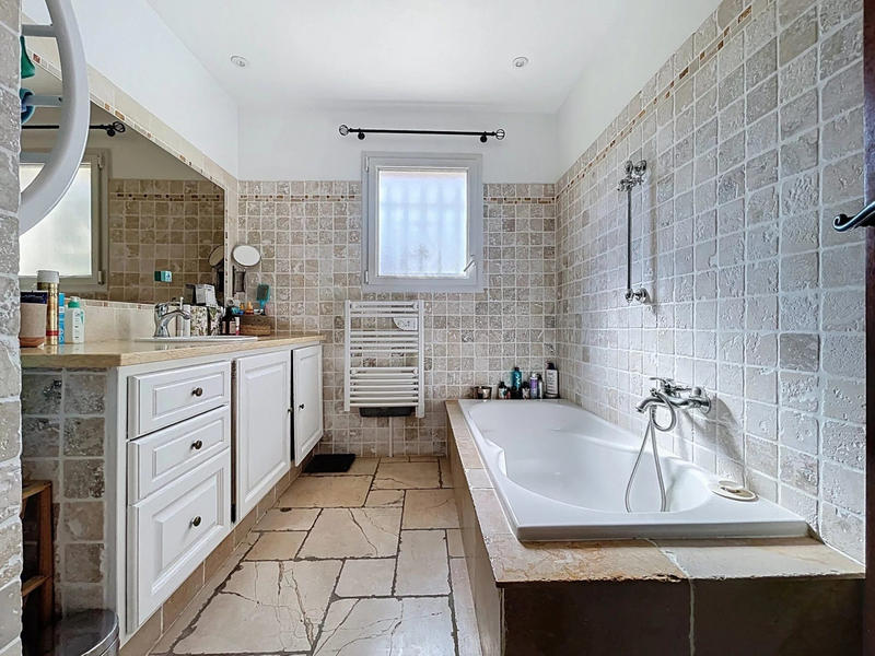 Villa - 240 m² - 7 pièces