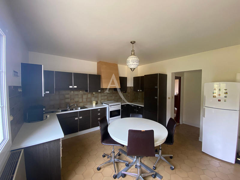 Maison - 260 m² - 9 pièces