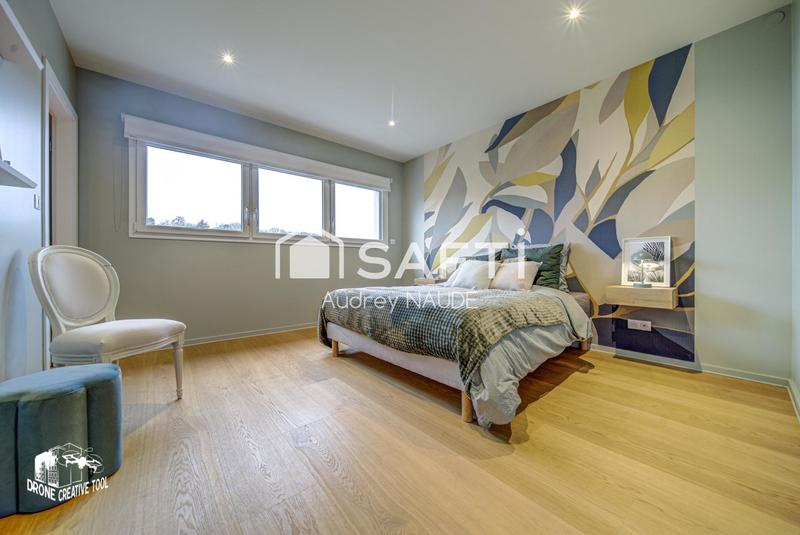 Maison - 235 m² - 8 pièces