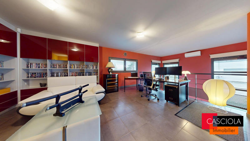 Maison - 200 m² - 6 pièces