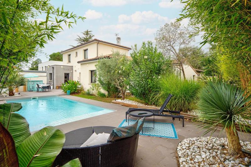 Maison - 216 m² - 6 pièces