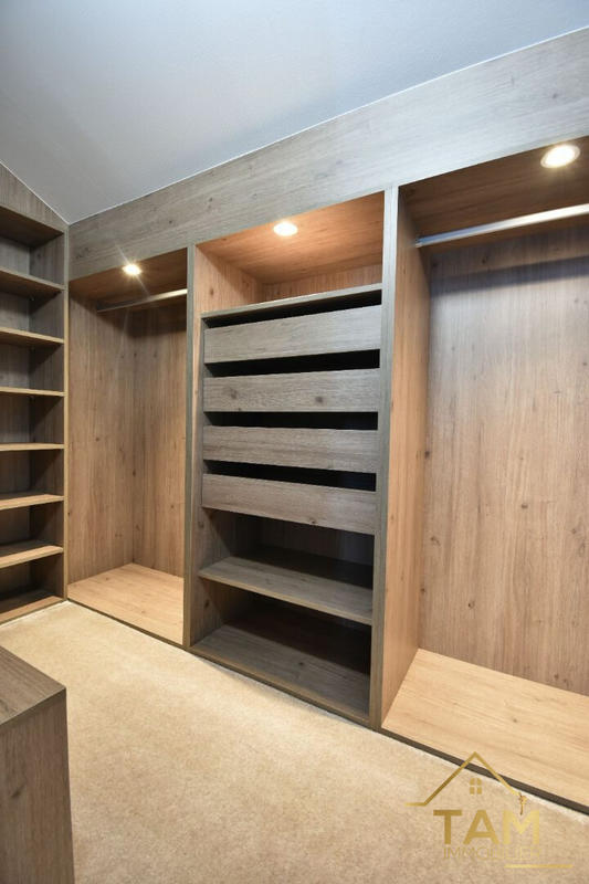 Maison - 228 m² - 8 pièces