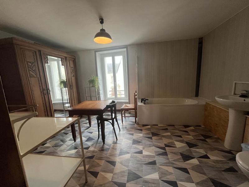 Maison - 215 m² - 10 pièces