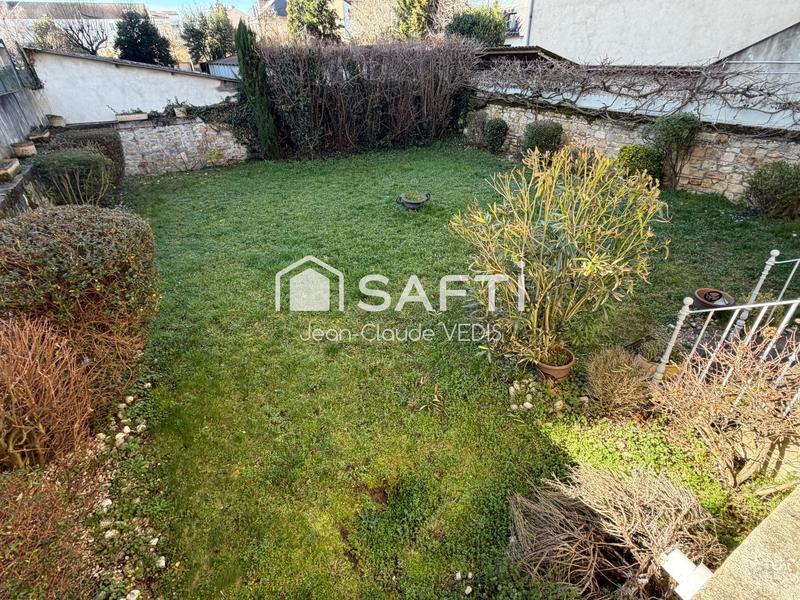 Maison - 280 m² - 10 pièces