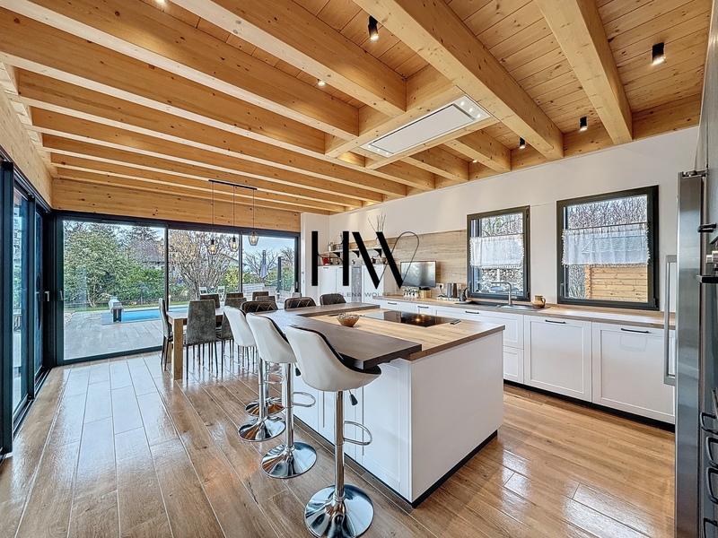 Maison - 437 m² - 14 pièces